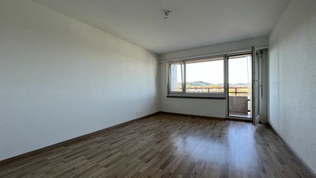 RENOVATED IN A CENTRAL AND QUIET LOCATION - Photo 5