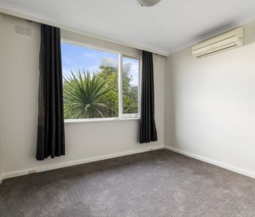 Modern Updated Apartment in a Prime Essendon Location - Photo 3