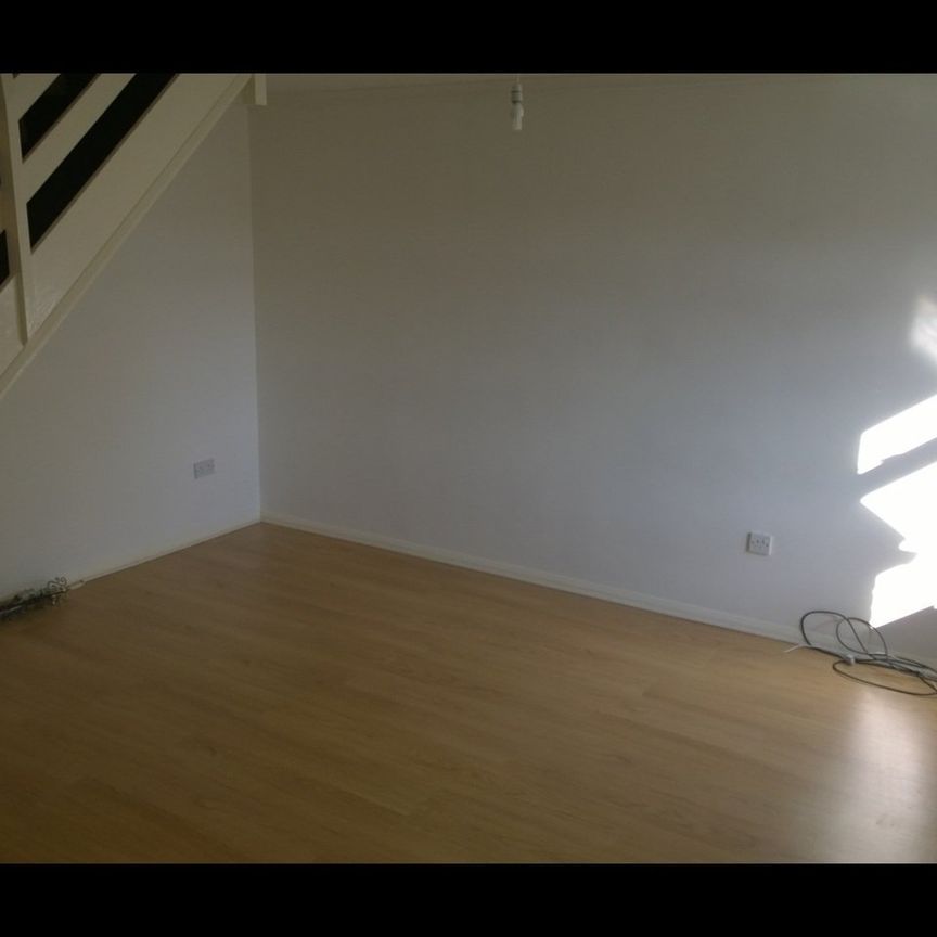 3 bedroom house to rent Elmhurst Close, Furzton, Milton Keynes, Buckinghamshire, MK4 - Photo 1