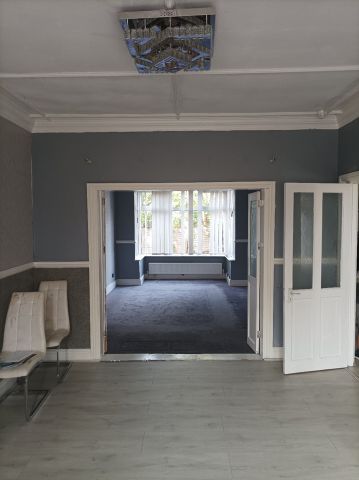 3 Bed Semi-Detached House, Manchester, M16 - Photo 2