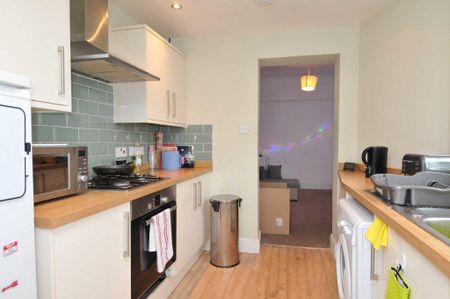 28 Seymour Avenue - Photo 4