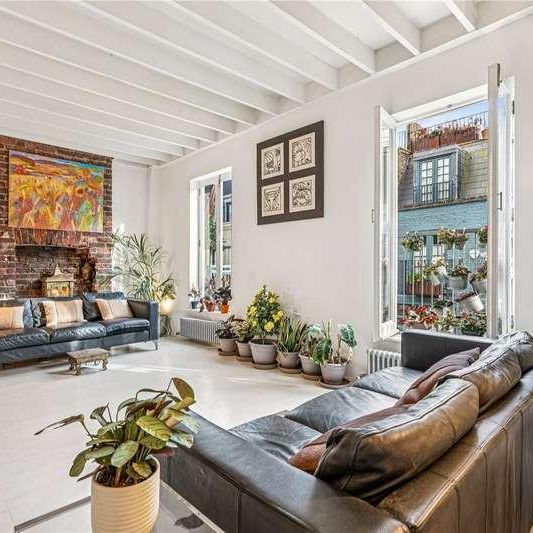 St. Lukes Mews, London, W11 - Photo 1