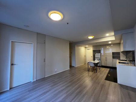 Fully Furnished / Spacious & Convenient 2 bedroom fully furnished apartment for lease - Photo 2