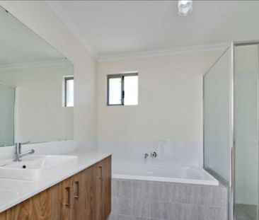 Stunning 4x2 In Yokine - Photo 6