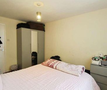 Walpole Road, Burnham, SL1 - Photo 4