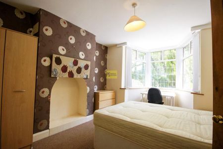 4 bedroom semi-detached house to rent - Photo 5