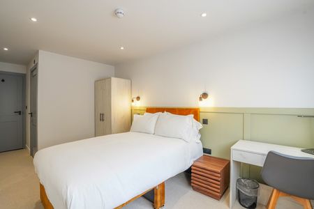 6 Bed Terraced House, Milton Road, SO15 - Photo 4