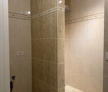 Ruim gemeubeld 2-slaapkamer appartement met terras op benedenverdie... - Photo 6