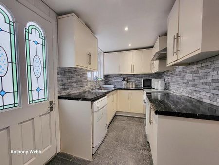 4 bedroom terraced house to rent - Photo 3