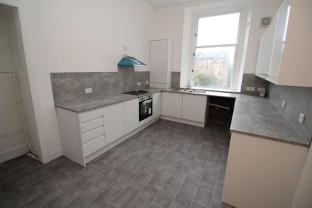 3 bedroom flat to rent - Photo 5