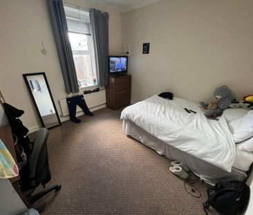 4 bedroom terraced house to rent - Photo 4