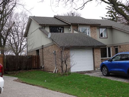 For Lease - 4272 Gayling Gardens, Mississauga, Ontario - Photo 2