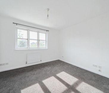 3 bedroom end of terrace house to rent - Photo 2