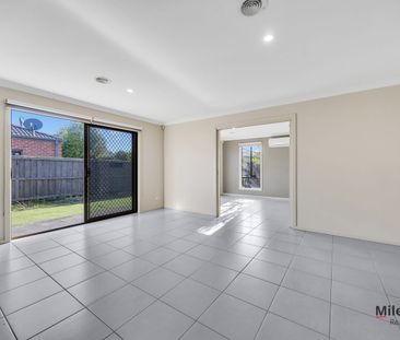 Family Home with Spacious Layout & Prime Location!! - Photo 3