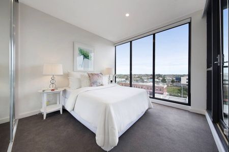 Immaculately Presented 2 Bedroom, 2 Bathroom Apartment With Amazing Views! - Photo 2