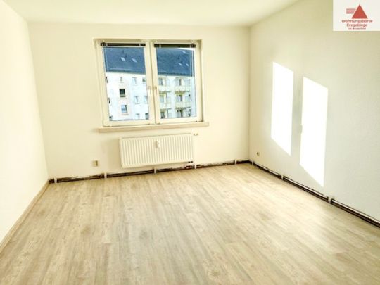 Schicke 3-Raum-Wohnung mit Balkon im Wohngebiet in Geyer!! - Photo 1