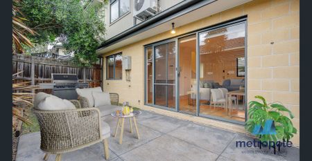 CONTEMPORARY LOW MAINTENANCE LIVING - Photo 5