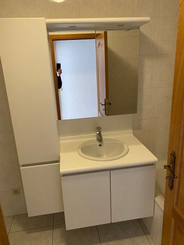 Ruim gelijkvloers appartement met tuintje en garage, ideaal gelegen nabij het centrum van Steenokkerzeel. - Photo 4