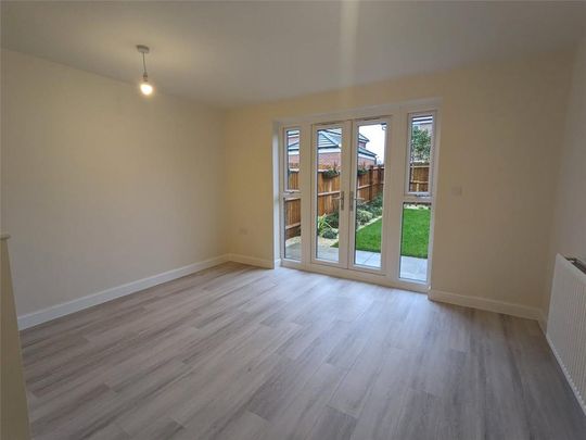 4 bedroom terraced house to rent - Photo 1