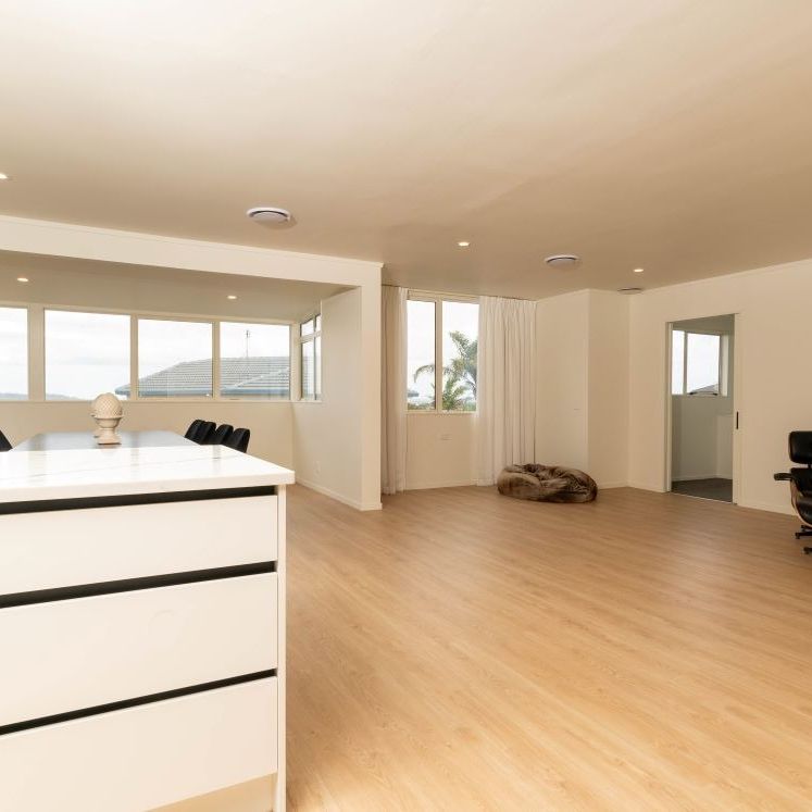 Stunning Family House At West Harbour - Photo 1