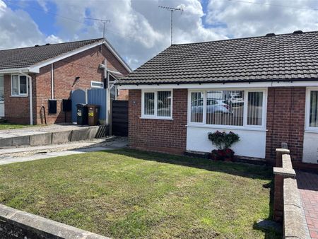 To Let 2 Bed Bungalow - Semi-Detached Park Avenue, Bryn-Y-Baal, Mold Per Calendar Month £850 pcm - Photo 3