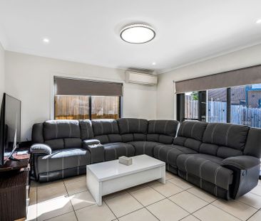 Modern Double-Storey Family Home for Rent in the Gables !! - Photo 2