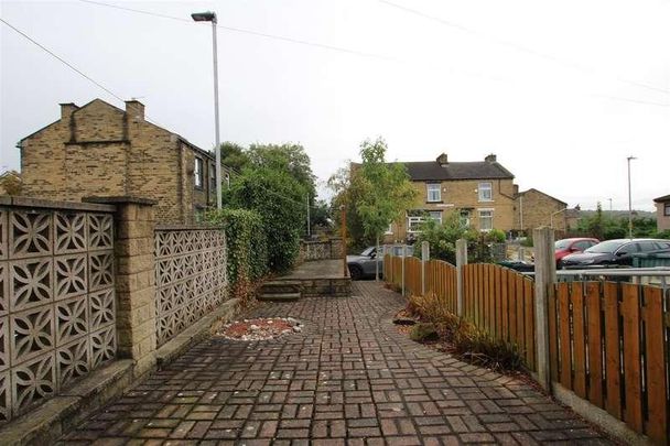 Victoria Road, Bradford, BD2 - Photo 1