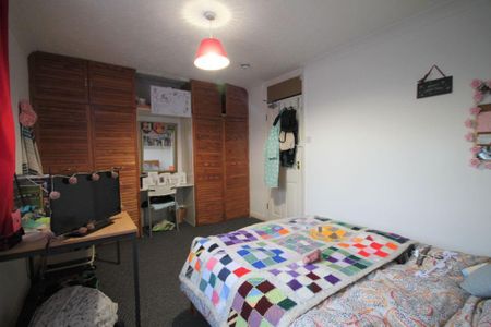 4 bedroom terraced house to rent - Photo 2