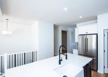 Gorgeous 3 Br Duplex / Backs Onto Large Natural Area! - Photo 4