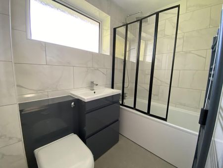 3 bedroom end of terrace house to rent - Photo 2