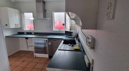 3-Bedroom Home with Office & Entertaining Area - Photo 3