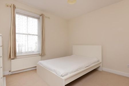 4 bedroom semi-detached house to rent - Photo 4