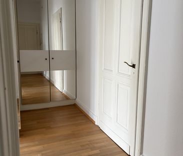 2-Zimmer Altbau mit Balkon zum Verlieben: Renoviert in Pempelfort! - Photo 6