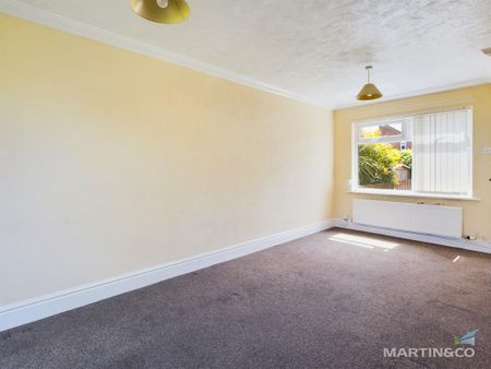 3 bedroom end of terrace house to rent - Photo 2
