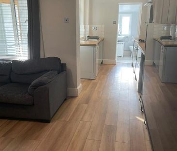 1 bedroom private hall to rent - Photo 1