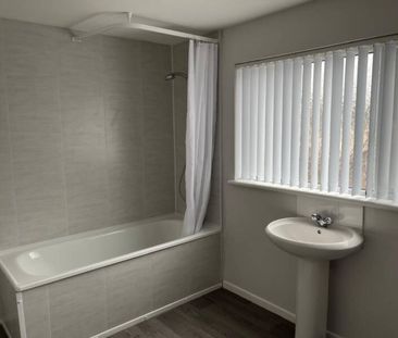 Partly Furnished 3 Bedroom Mid Terrace - Photo 6