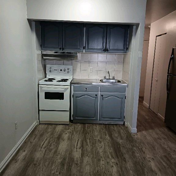 logement à louer 21/2 poêle, frigo inclus. chauffage électricité et eau chaude inclus. Pas d'animaux - Photo 1