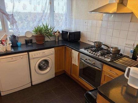 Walmer House, Bury Street, Edmonton, N9 - Photo 5