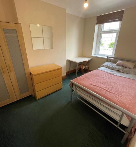 4 bedroom terraced house to rent - Photo 2