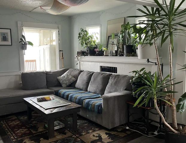 Room for rent in spacious bungalow in the heart of Inglewood — 3 Bedrooms Room For Rent - Photo 1