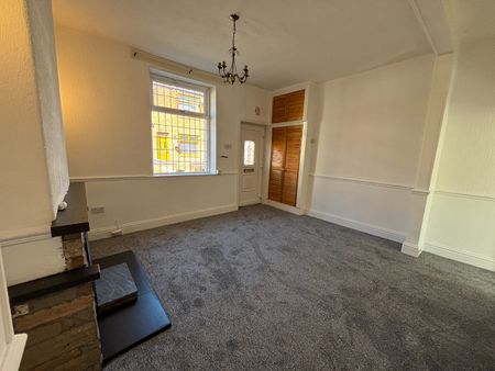 3 Bed Terraced House, Hampden St, OL10 - Photo 3
