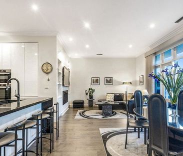 Like a new house but one floor up in Brighton's Golden Mile - Photo 2