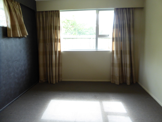 Rear 2 bedroom unit near St Albans - Photo 1