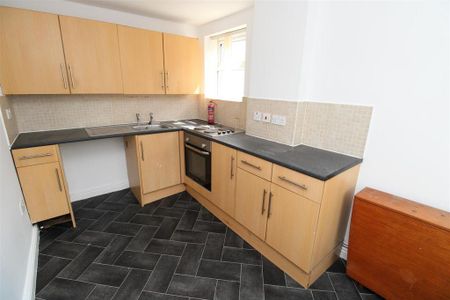 2 bedroom flat to rent - Photo 5