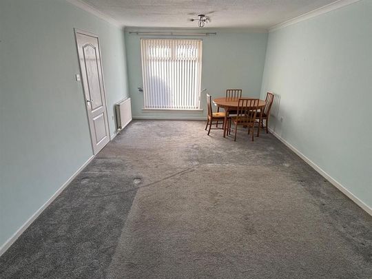 3 bedroom end of terrace house to rent - Photo 1