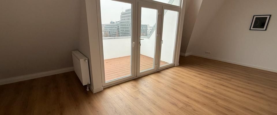 Neubau Dachgeschosswohnung mit Aufzug, Küche und Spreeblick - Photo 1