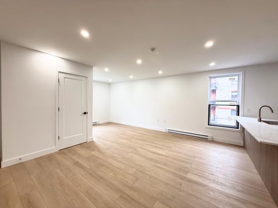 929 Rue de l'Église - Photo 1