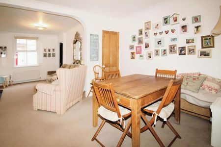 2 bedroom terraced house to rent - Photo 2
