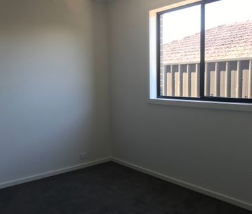 Modern Large Family Home for Contemporary Living&excl; - Photo 5