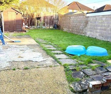 Spearing Road, High Wycombe, HP12 - Photo 4